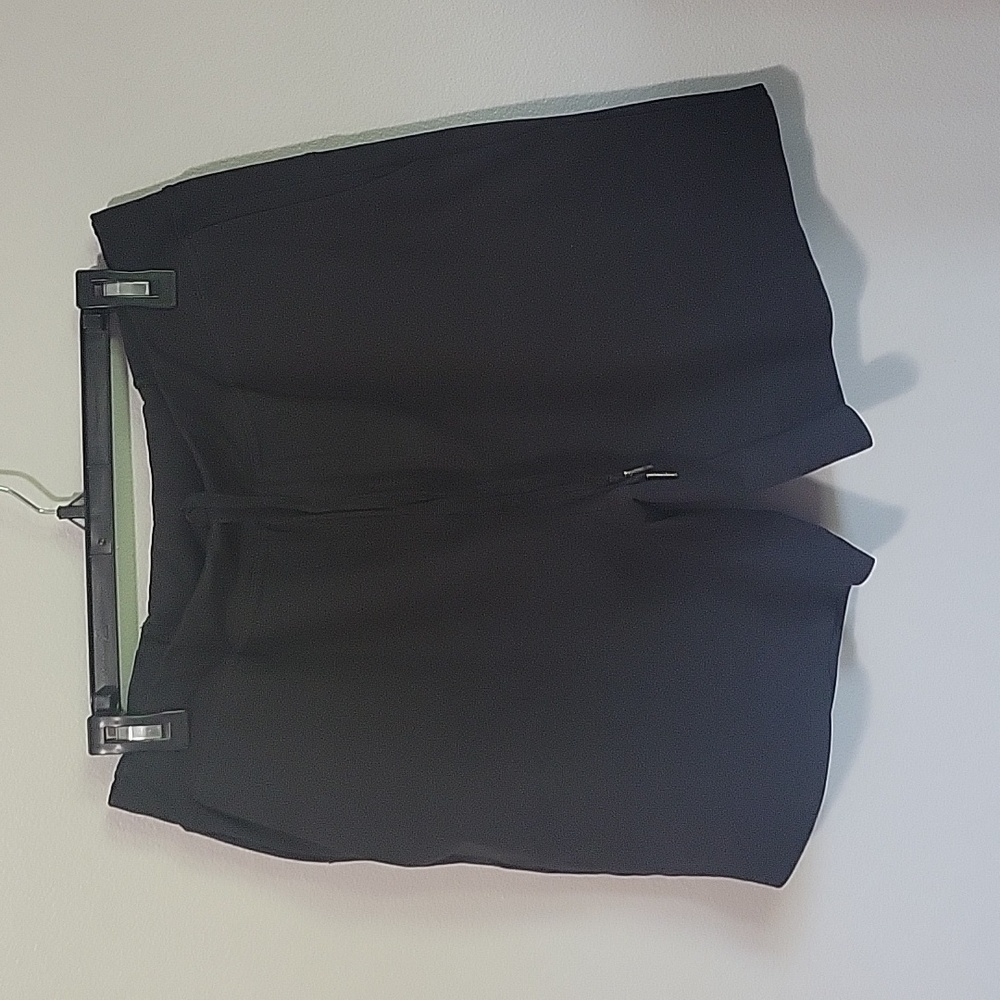 Mens Glyder black  shorts in size large